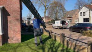 Schoorsteen onderhoud Zaandam ladder bus